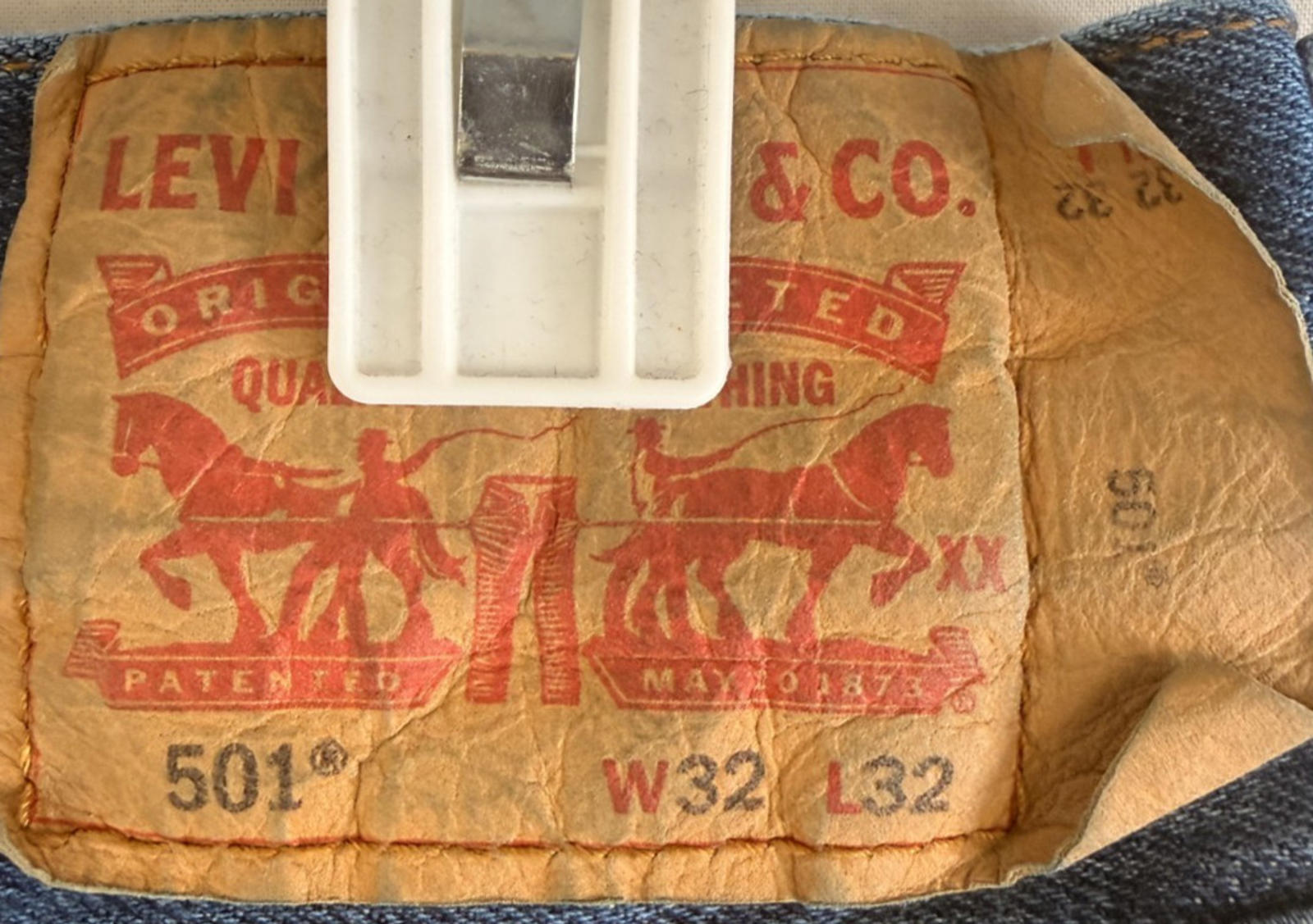 Levi's Jeans Men's Size 32x32 Blue 501 Button Fly Medium Wash Cotton