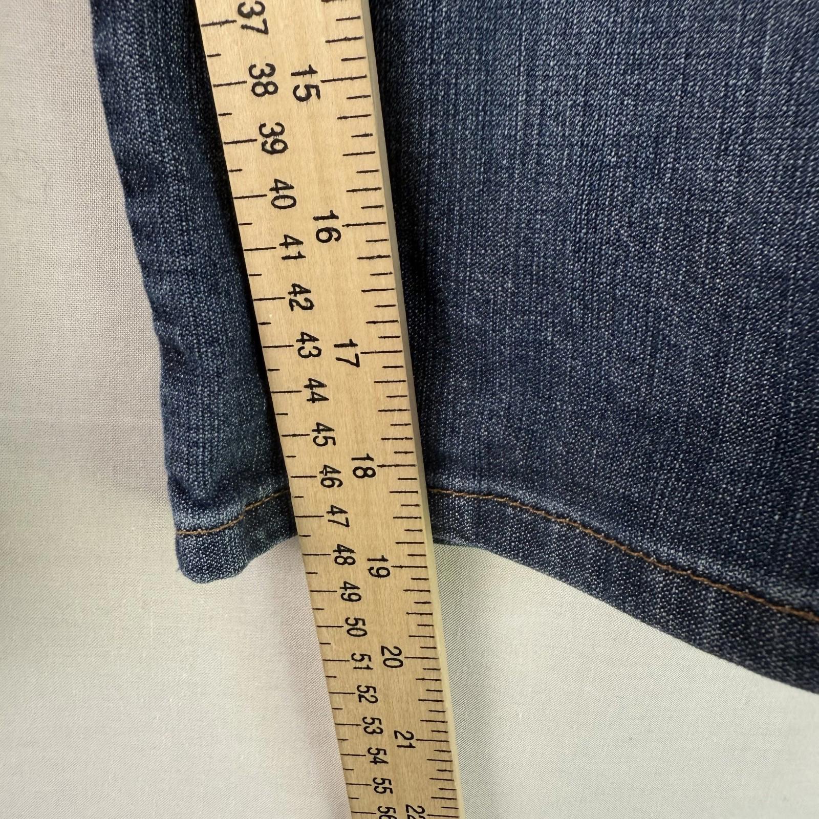 Eddie Bauer Womens Size 4P  Blue Denim Capri Jeans (28 x 19)