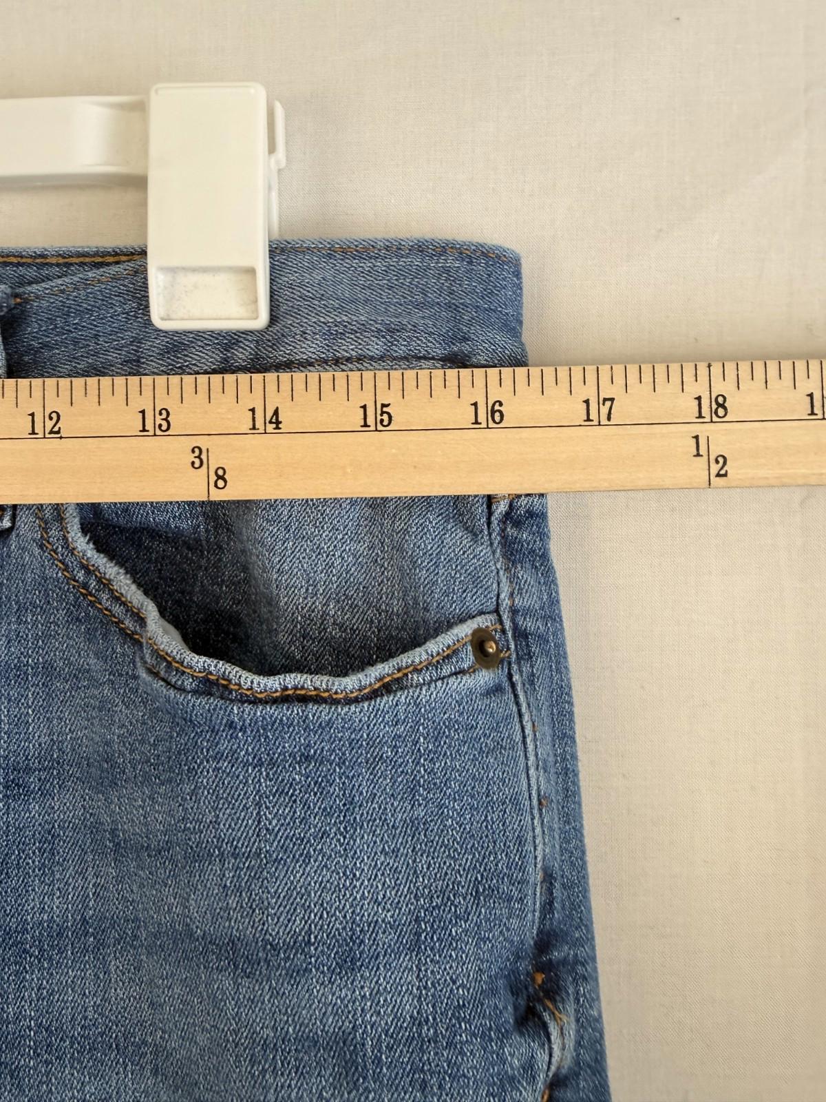 Banana Republic Girlfriend Jeans Women's Size 30/10 Raw Hem Distressed Wash